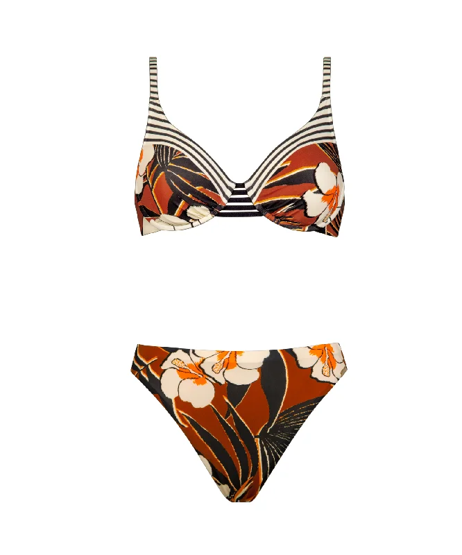 Mesh bikini briefs for breathability​Art Nautic Underwired Bikini