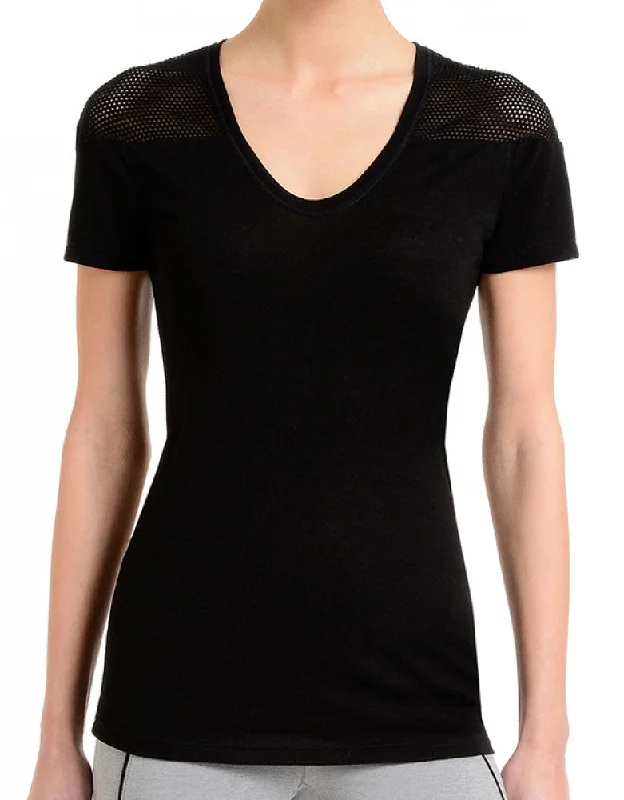 Bra with a mesh panel for added breathability 2xist Women Athleisure Tissue Jersey Tee with Mesh WA0110 Bra with a mesh panel for added breathability 2xist Women Athleisure Tissue Jersey Tee with Mesh WA0110