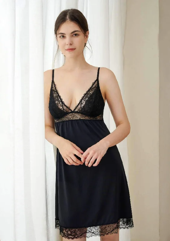 Bra with padded straps to reduce shoulder strain​ Amoretti Sexy Lace Chemise