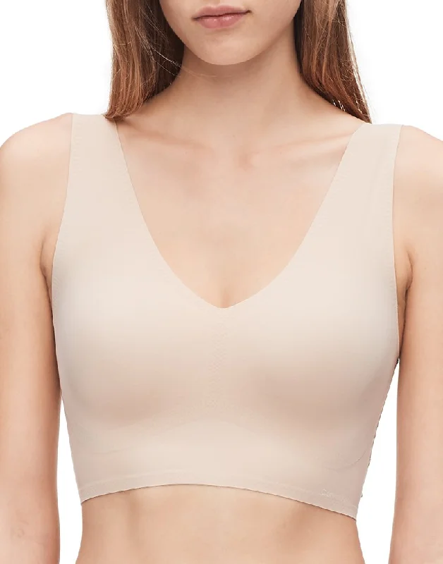 Bra with a wire - free construction for a softer feel Calvin Klein Women Invisibles V-Neck Bralette QF4708 Bra with a wire - free construction for a softer feel Calvin Klein Women Invisibles V-Neck Bralette QF4708
