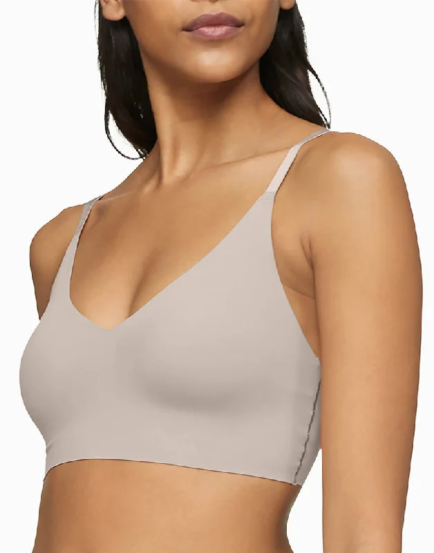 Bra with a nylon - lined cup for stretch and support Calvin Klein Women Invisibles Wirefree Lightly Lined Triangle Bralette QF5753 Bra with a nylon - lined cup for stretch and support Calvin Klein Women Invisibles Wirefree Lightly Lined Triangle Bralette QF5753