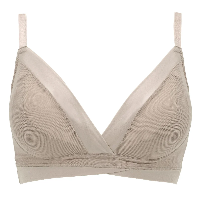 Strapless non wired bras with a smooth finish​Hug Me Wireless Shaping Bra