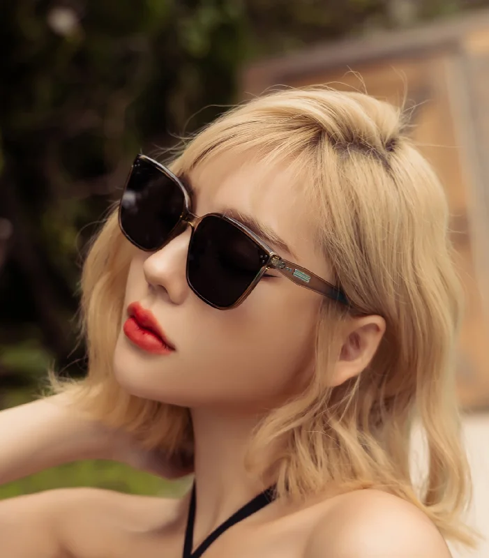 Bra with a satin - lined cup for a smooth and comfortable fit​ Trandy Small Face Square Frame Sunglasses Tea Brown