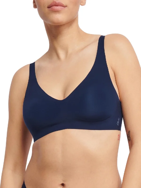 Underwire plus - size seamless wired bras for a smooth fitZERO Feel 2.0 Soft Bra - Navy Underwire plus - size seamless wired bras for a smooth fitZERO Feel 2.0 Soft Bra - Navy