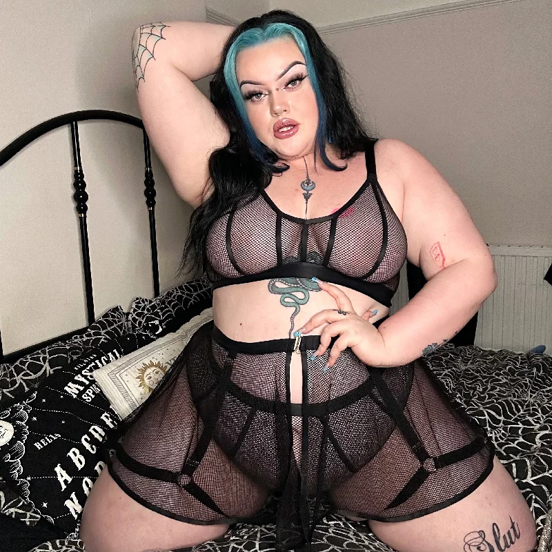 opaque women tights in black for a classic styleTangled Full Cup Fishnet Bra