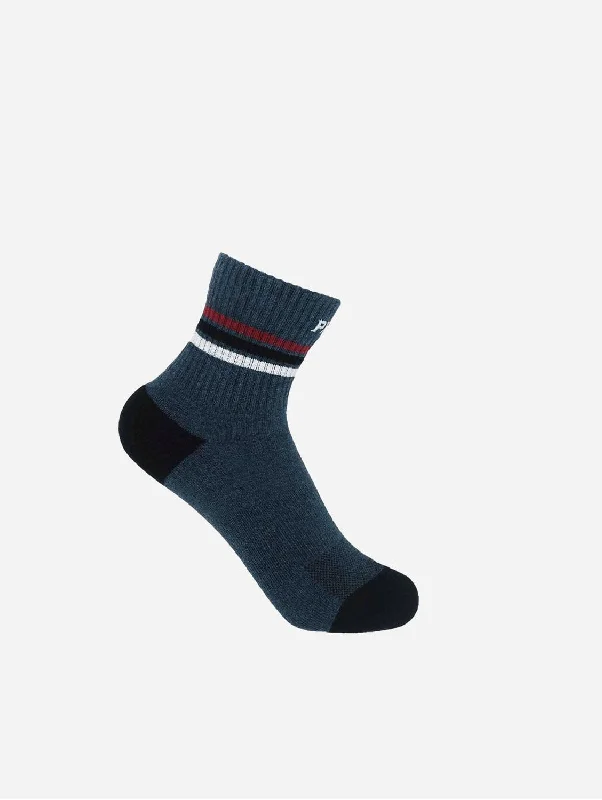 women tights with a self - adjusting fabric for a perfect fitQuarter Crew Women's Organic Cotton Trainer Socks | Navy women tights with a self - adjusting fabric for a perfect fitQuarter Crew Women's Organic Cotton Trainer Socks | Navy