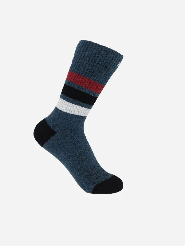 women tights with a geometric print for a modern touchStriped Women's Organic Cotton Trainer Socks | Navy women tights with a geometric print for a modern touchStriped Women's Organic Cotton Trainer Socks | Navy